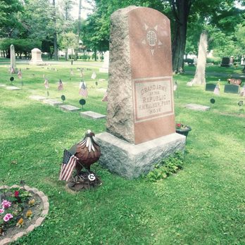 Evergreen Cemetary - Eagle next to the GAR monument - Funeral Services & Cemeteries Near Me - Manitowoc, Wisconsin