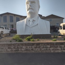 Roosevelt Inn & Suites