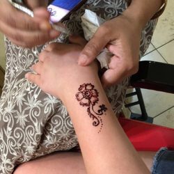 The Beauty Lounge - Henna Design by free hand
