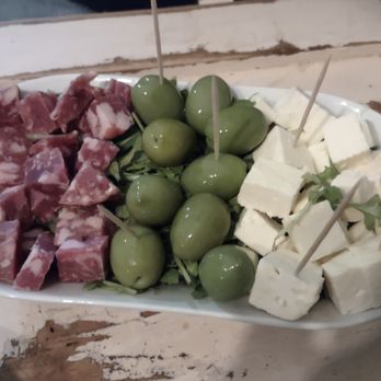 Na Beer - salame, olives, caciota - Beer Bar Near Me - Naples, NA Na Beer - salame, olives, caciota - Beer Bar Near Me - Naples, NA