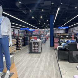 SKECHERS Warehouse Outlet