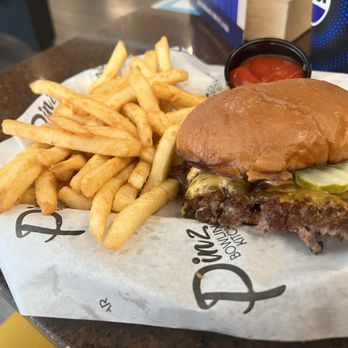 Pinz Bowling Kitchen + Bar - Pinz Smashburger - Bowling Near Me - Studio City, California Pinz Bowling Kitchen + Bar - Pinz Smashburger - Bowling Near Me - Studio City, California