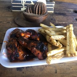 Asadero Los Del Norte - Alitas al carbón con papas a la francesa