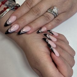 Savvy Chic Nail Cottage - Black French tips