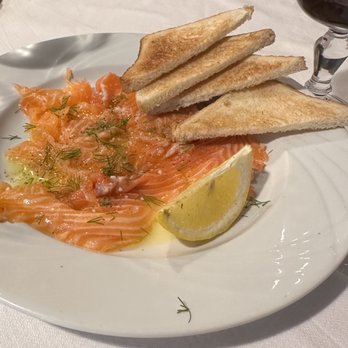 Aux Anysetiers du Roy - Fresh Salmon. - French Near Me - Paris, 75 Aux Anysetiers du Roy - Fresh Salmon. - French Near Me - Paris, 75