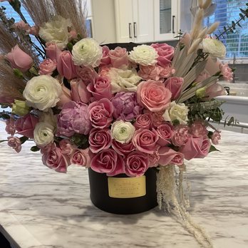 Oc Beverly Flowers - Hera arrangement - Florists Near Me - Santa Ana, California Oc Beverly Flowers - Hera arrangement - Florists Near Me - Santa Ana, California
