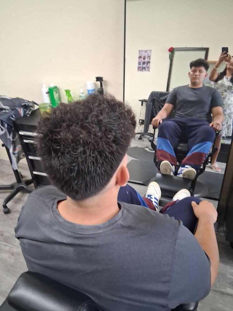 The Twins Barber Logo