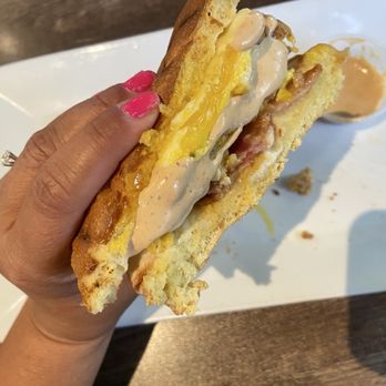 AmeriBrunch Cafe - Chipotle Chicken & Bacon Flatbread Lunch - Breakfast & Brunch Near Me - Las Vegas, Nevada