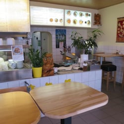 China-Town Imbiss - Mit Sitzhockern - Zubereitung des Essens geht flott