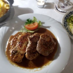 Landhaus Birkenhain - Steakteller nach Art des Hauses mit Pommes und buntem Gemüse