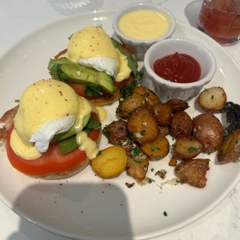 Allister - THIS is the avocado, spinach and tomato benedict? Really? - New American Near Me - Mercer Island, Washington Allister - THIS is the avocado, spinach and tomato benedict? Really? - New American Near Me - Mercer Island, Washington