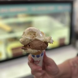 The Ice Cream Farm - Banana pudding and chocolate regular size