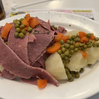 Colonial Diner - corned beef and cabbage - Diners Near Me - Lyndhurst, New Jersey Colonial Diner - corned beef and cabbage - Diners Near Me - Lyndhurst, New Jersey