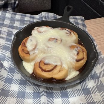 Cracker Barrel Old Country Store - Cinnamon Roll Skillet - American Near Me - Winter Garden, Florida