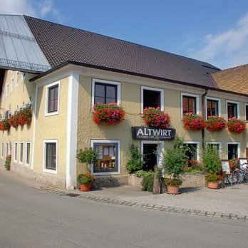 Gasthaus Altwirt Piding - Hausansicht - Bavarian Near Me - Piding, BY