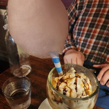 Lola's Farmhouse Bistro - Sundae with cotton candy - Italian Near Me - Manakin-Sabot, Virginia