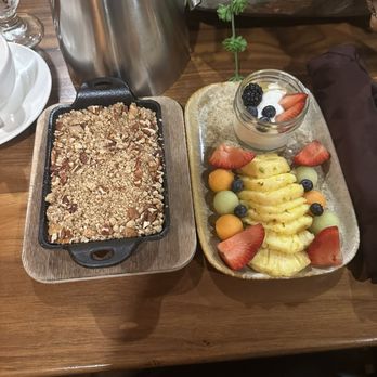 The Keeter Center - Breakfast Selection - Hotels Near Me - Point Lookout, Missouri