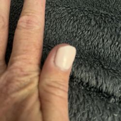 VN Nail Salon - This is a fill! Nails are crooked, I've got gel everywhere and it's a complete mess.