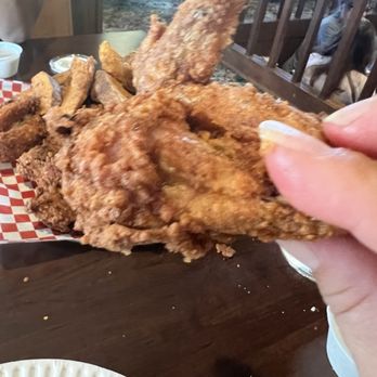 Gallucci's Pizzeria - Chicken - Pizza Near Me - Lincoln City, Oregon