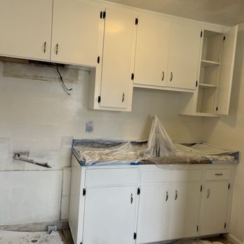 Perez Remodeling Services - Gabinetes recién pintado - Drywall Installation & Repair Near Me Perez Remodeling Services - Gabinetes recién pintado - Drywall Installation & Repair Near Me