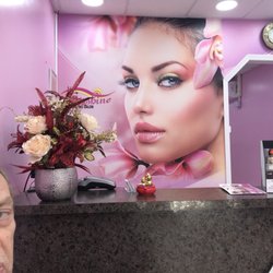 Sunshine Threading Salon - Nice backdrop