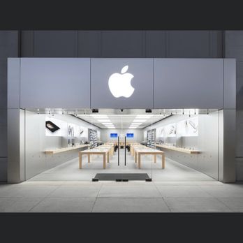 Apple - Bayshore - Outdoor view - Computers Near Me - Glendale, Wisconsin
