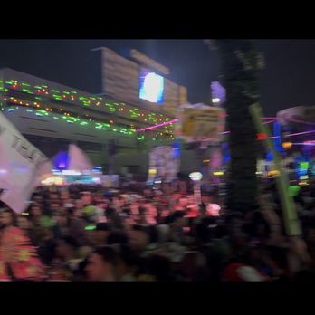 EDC Orlando - Noticeable Crowd surge Orlando 2025 - Festivals Near Me - Orlando, Florida