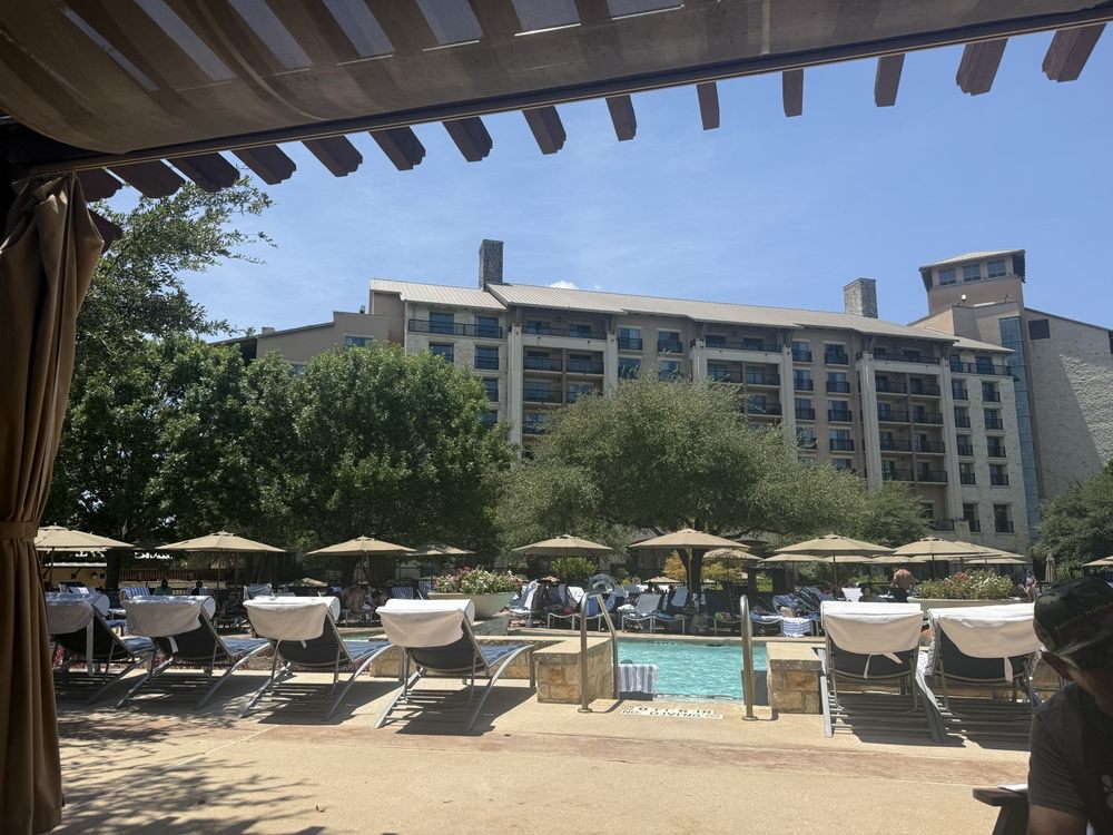 Rivertop Poolside Grill Logo