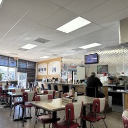 Bellaire Coffee Shop - Dining room and counter