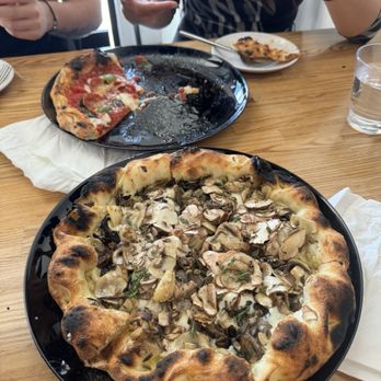 Sei Pizza Bar - Good crust but middle of pizza is very soggy - Pizza Near Me - Los Angeles, California