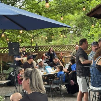 Lebanon Pub - An artist performing - Burgers Near Me - Lebanon, New Jersey Lebanon Pub - An artist performing - Burgers Near Me - Lebanon, New Jersey