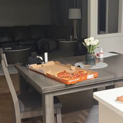 The pizza!