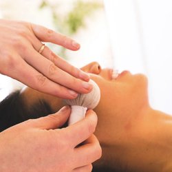 Goldenseal Skincare - Thai poultice massage