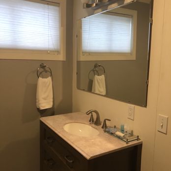 China Creek Cottage - Bathroom - Hotels Near Me - Willow Creek, California