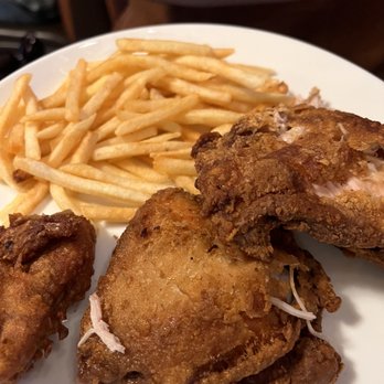 Hour-Glass Pub and Eatery - Chicken with shoestring potatoes - Bars Near Me - Portland, Oregon Hour-Glass Pub and Eatery - Chicken with shoestring potatoes - Bars Near Me - Portland, Oregon