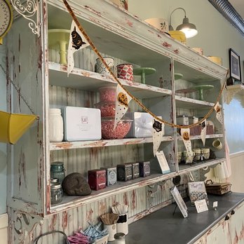 Magnolia Bakery - Bakeries Near Me - Chicago, Illinois