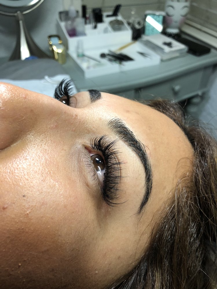 Lash Girl Beauty Logo