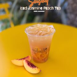 Calling all tea lovers!! Jasmine tea with homemade chunky peach syrup. Light and refreshing