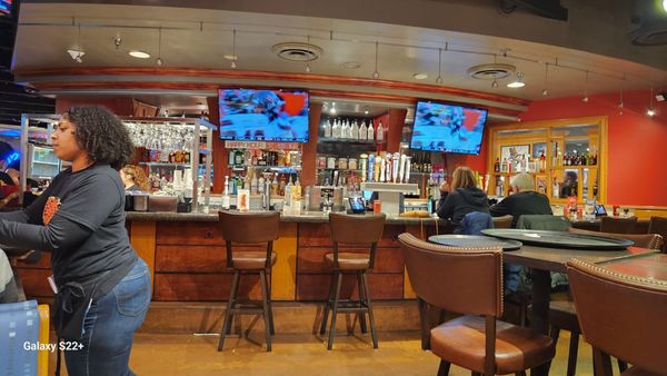 RED ROBIN GOURMET BURGERS AND BREWS - Updated April 2026 - 353 Photos ...