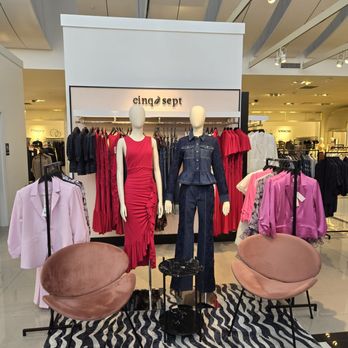 Bloomingdale's - Department Stores Near Me - Glendale, California