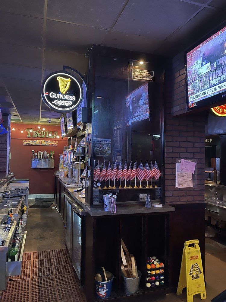 Kelly’s Sports Bar & Billiards