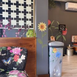Bloom Cafe - Flowers everywhere