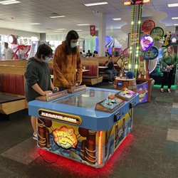 Chuck E. Cheese - Games