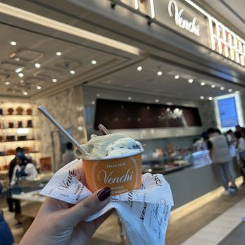 Venchi - pistachio and tiramisu - Gelato Near Me - Santa Clara, California