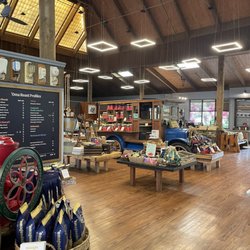 Maui Oma Coffee Roasting Company - Inside Kumu Farms and Maui Oma Coffee retail space in Maui Tropical Plantation
