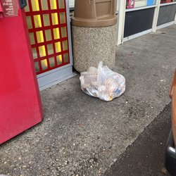 7-Eleven - Main entrance