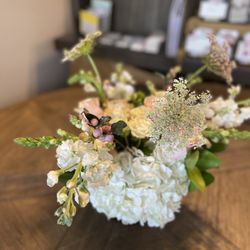 Bloom House Flowers and Gifts - Creamy roses