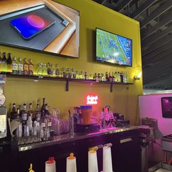 Grey's Social Kitchen & Bar - Bar area