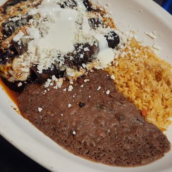Restaurante El DF - Enchiladas poblanas (mole enchiladas) - Mexican Near Me - San Antonio, Texas Restaurante El DF - Enchiladas poblanas (mole enchiladas) - Mexican Near Me - San Antonio, Texas