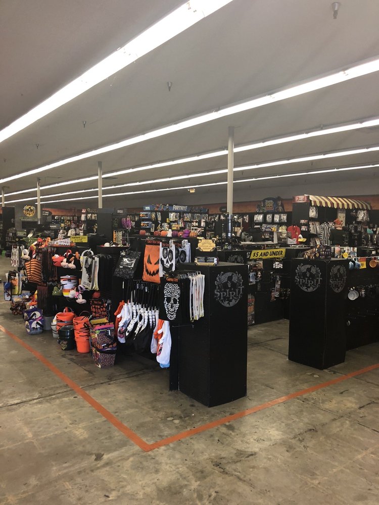 SPIRIT HALLOWEEN Updated July 2024 47 Photos 1215 Herndon Ave